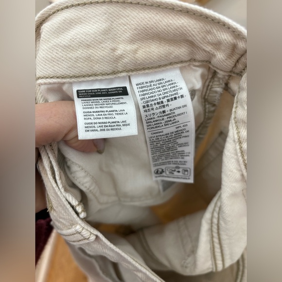 100% cotton Levi’s Cinch barrel Women's Cream Jeans - Picture 5 of 9